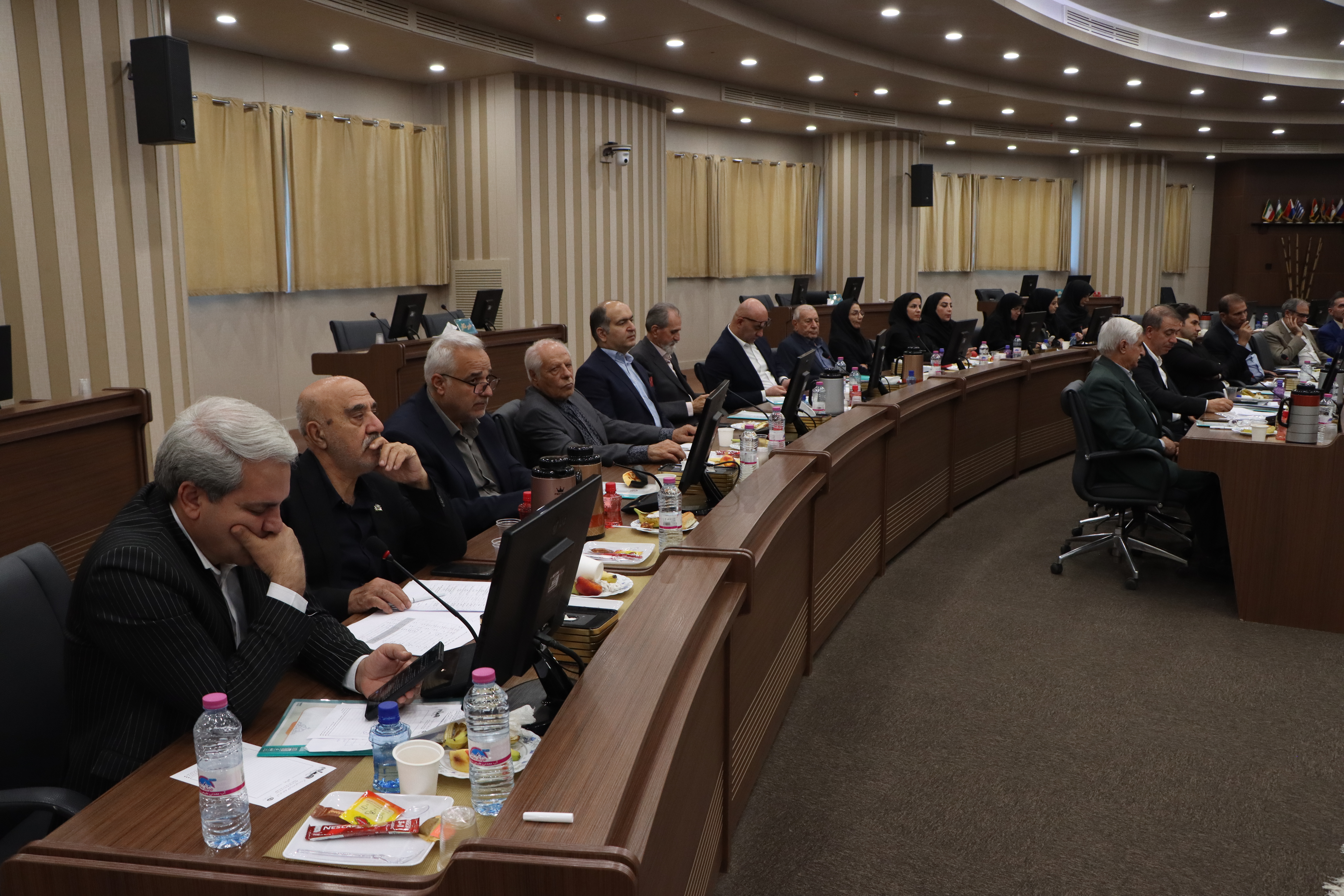 نشستروسایمجامعومدیرانعاملجامعهخیرینمدرسهسازومعاونینمشارکتهایمردمیمعیناستانهایمنطقهچهارکشوریدرشیراز